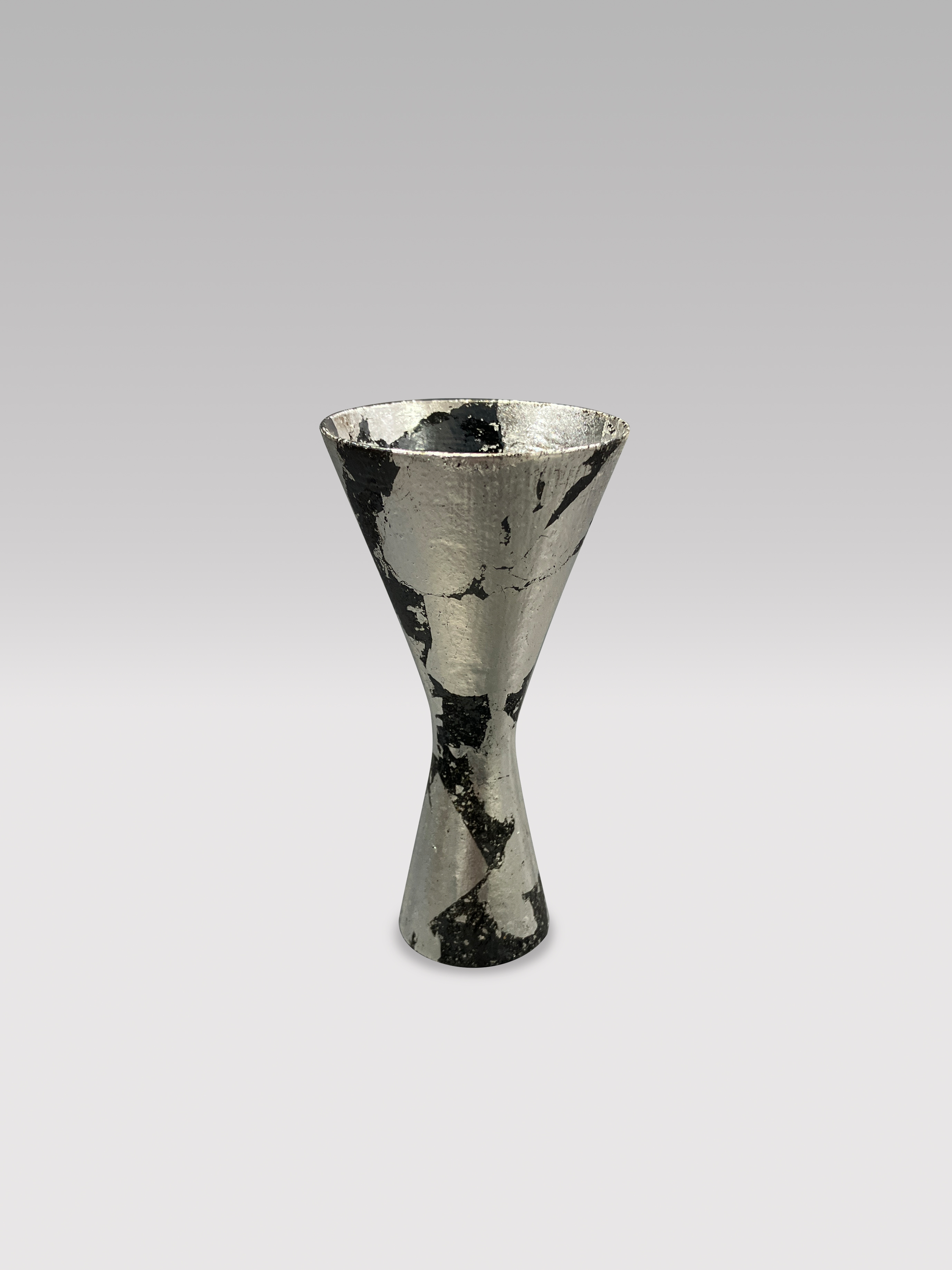 古代の祈りを旅して得た体験を作品に” 木漆工芸家・十時 啓悦「祈りの